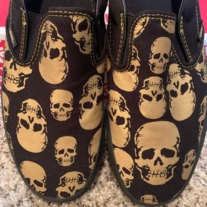Vans Classic Slip Ons Skulls New in Box